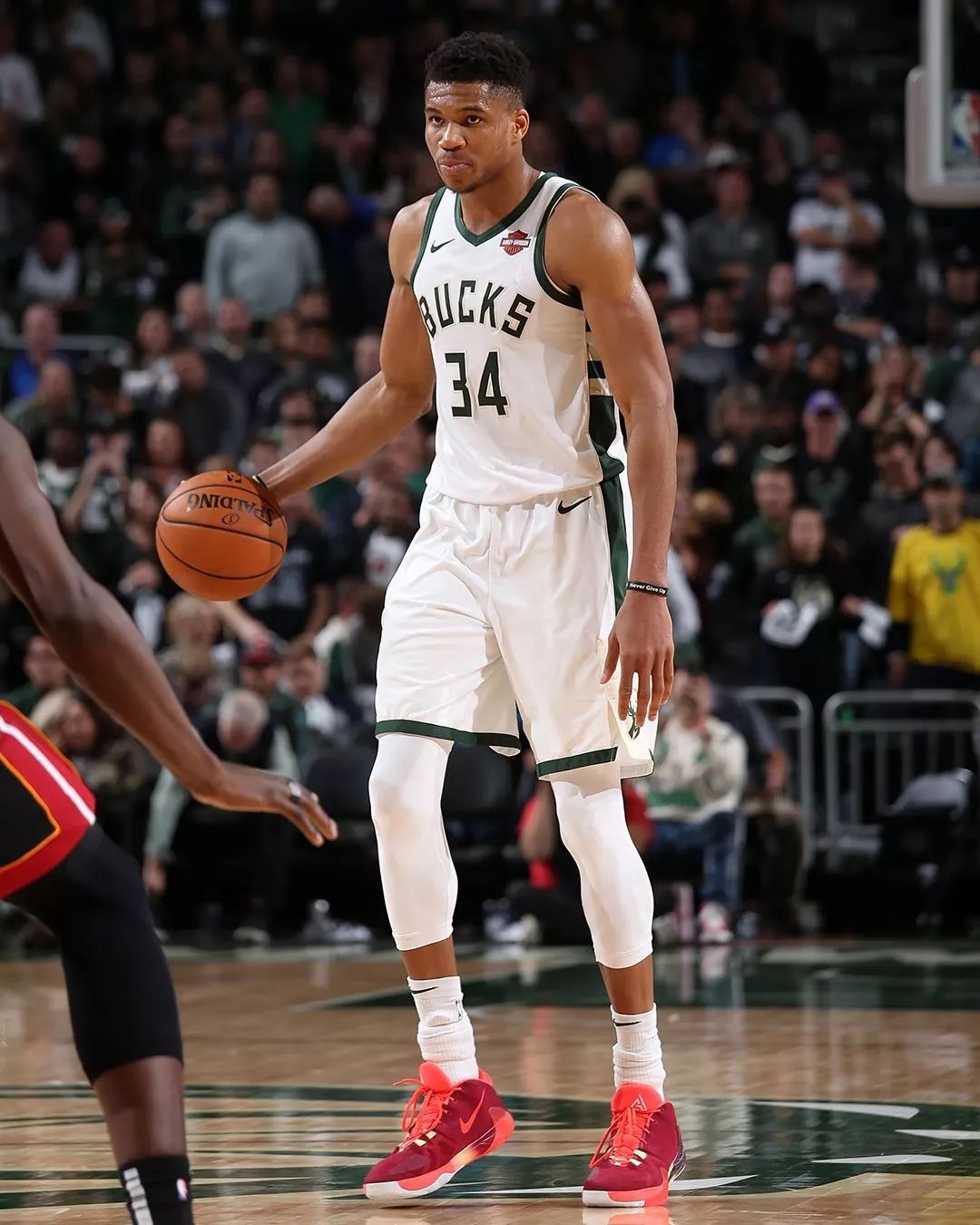 详细阅读:南宫28-字母哥巅峰对决,蒂姆与70激战快船分钟,回归赛场胜负难料!的简单介绍 南宫28-字母哥巅峰对决,蒂姆与70激战快船分钟,回归赛场胜负难料!的简单介绍