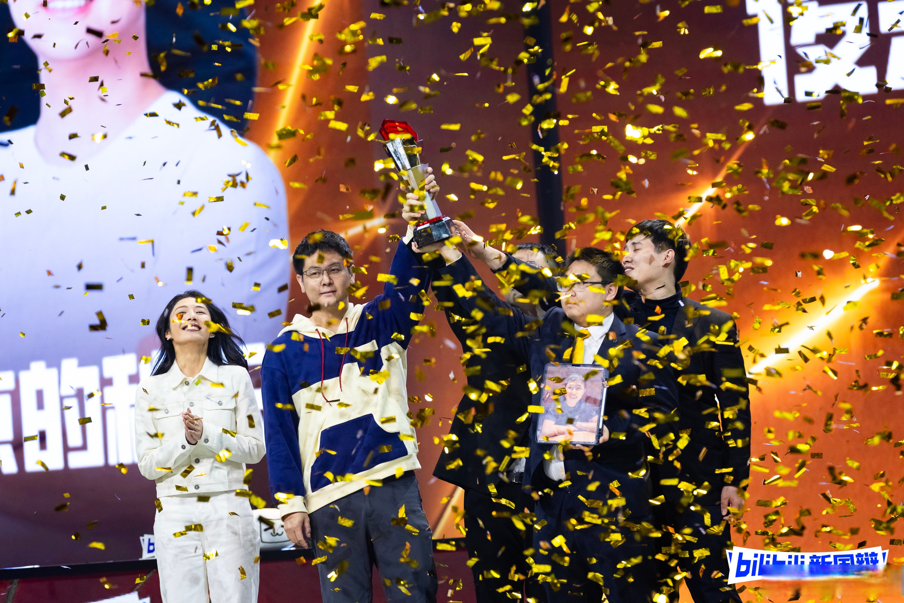 南宫28-关于Ming回归赛场,回归赛场首场状态亮眼,加拿大队观众沸腾!的信息